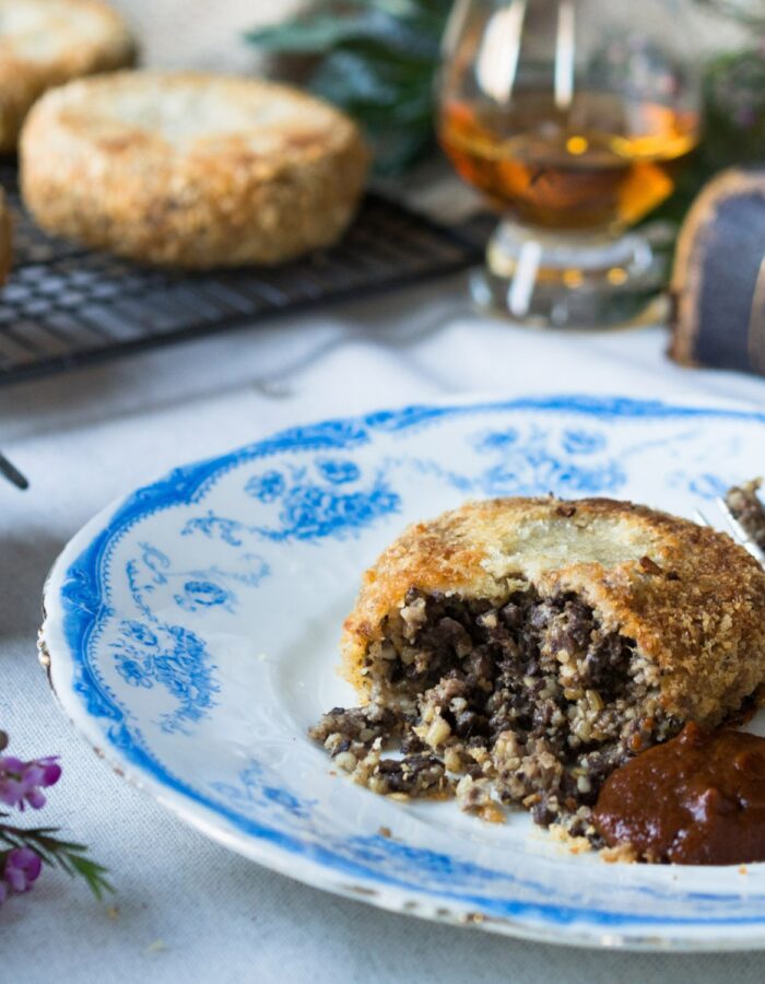 HNT-Brown-sauce-on-plate